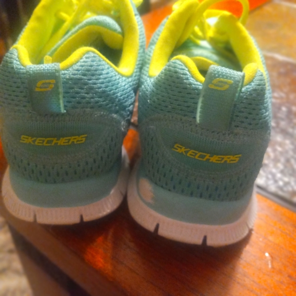 Skechers memory foam sneaker size 6 - Picture 2 of 9